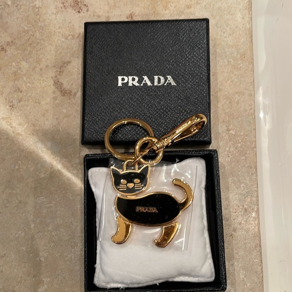 Stunning NIB “Prada” Cat Key Chain - Picture 2 of 6